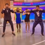ChikyBomBom Instagram - Pura diversión @encasacontelemundo contagiados por el ritmo colombiano de @beta_mejia 😂🇨🇴 @nicolechavez98 @chikybombomreal @telemundo @monozabaleta #LosLeo ❤️