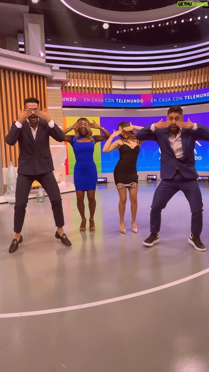 ChikyBomBom Instagram - Pura diversi贸n @encasacontelemundo contagiados por el ritmo colombiano de @beta_mejia 馃槀馃嚚馃嚧 @nicolechavez98 @chikybombomreal @telemundo @monozabaleta #LosLeo 鉂わ笍