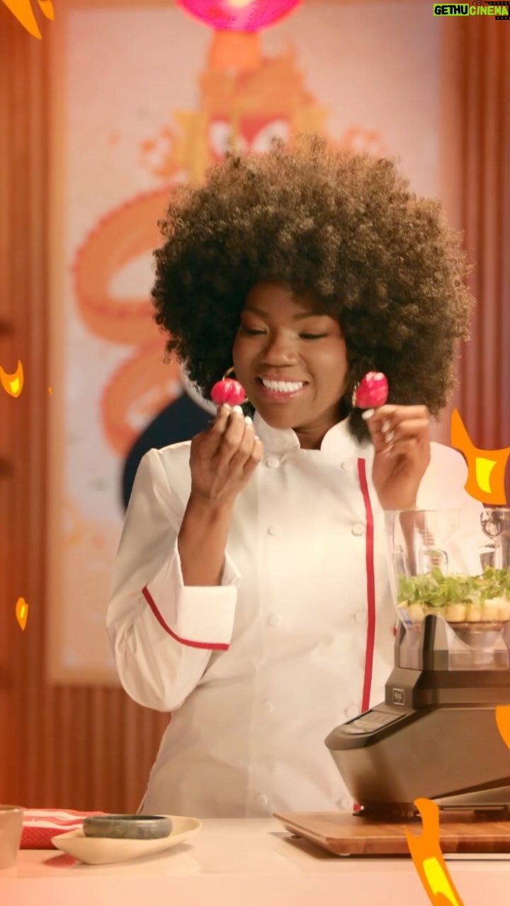 ChikyBomBom Instagram - @JackBlack no puede resistir a estos dumplings con sabor latino! Prepárate para el estreno de #KungFuPanda 4 en cines el 8 de marzo. @KungFuPanda @BravoTopChef #universal_ad