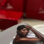 ChikyBomBom Instagram – Chicas ya los regalos 🎁 de navidad 🎄 empezaron a llegar y miren todas las bellezas que me trajo mi amigo @carlosbarbaro de @louboutinbeauty ❤️