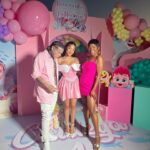ChikyBomBom Instagram - YO TU NO ME PIERDO ESTA EXCLUSIVA POR @encasacontelemundo @hoydia @telemundo LA MÁS VIRAL @yailinlamasviralreal @6ix9ine COMO NUNCA CELEBRANDO LA VIDA DE LA PRINCESA