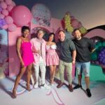 ChikyBomBom Instagram - YO TU NO ME PIERDO ESTA EXCLUSIVA POR @encasacontelemundo @hoydia @telemundo LA MÁS VIRAL @yailinlamasviralreal @6ix9ine COMO NUNCA CELEBRANDO LA VIDA DE LA PRINCESA