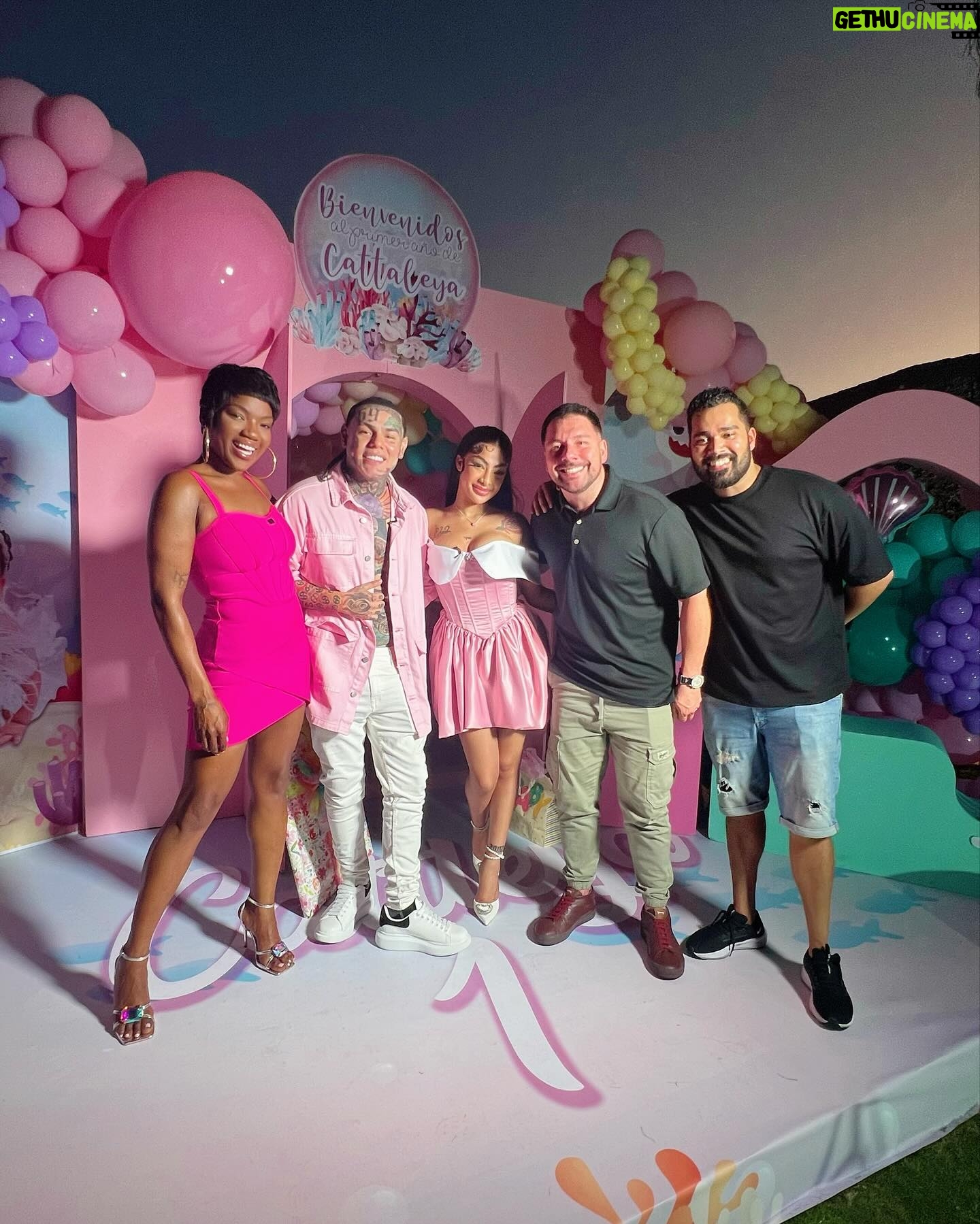 ChikyBomBom - 126.7K Likes - YO TU NO ME PIERDO ESTA EXCLUSIVA POR @encasacontelemundo @hoydia @telemundo LA MÁS VIRAL @yailinlamasviralreal @6ix9ine COMO NUNCA CELEBRANDO LA VIDA DE LA PRINCESA