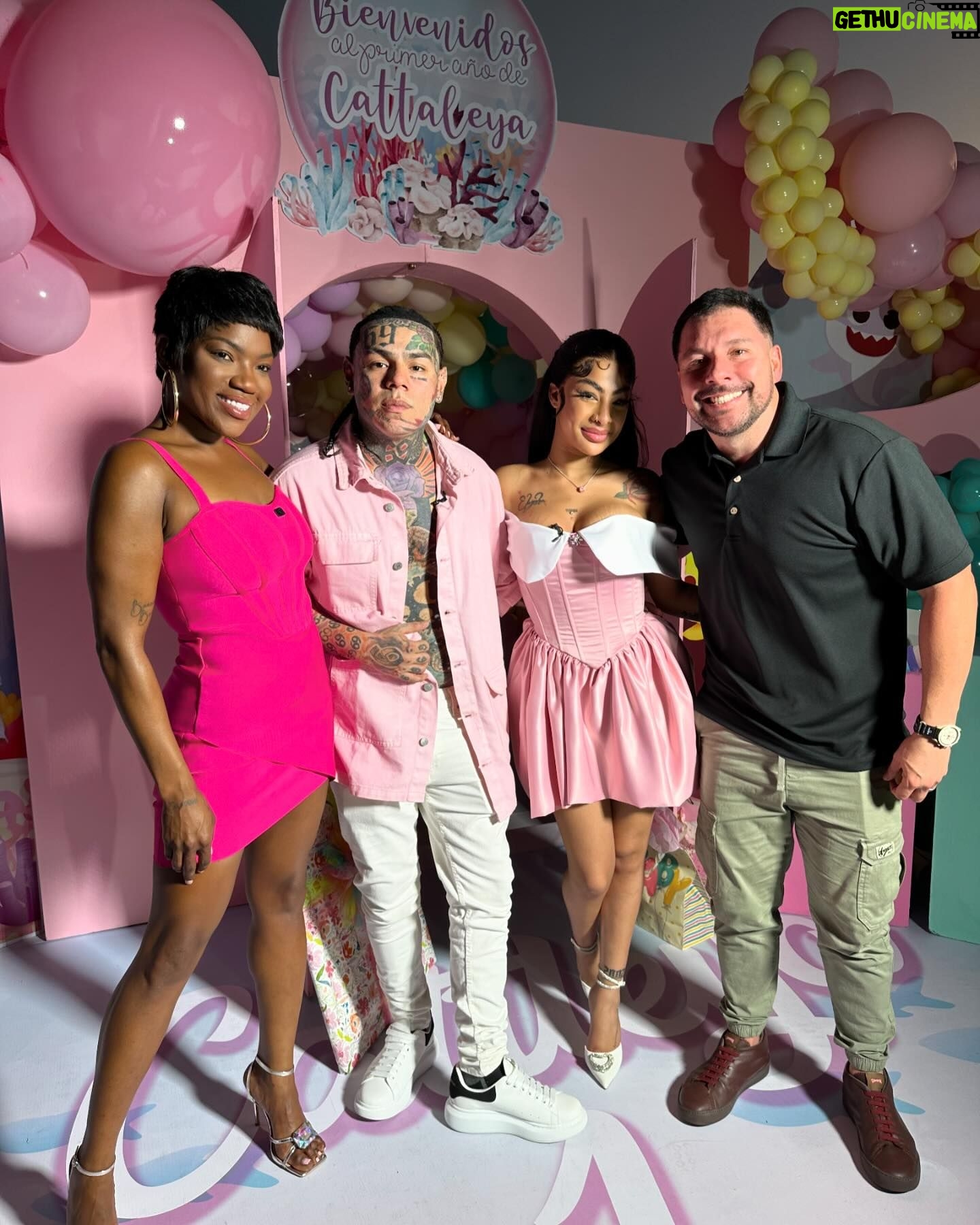 ChikyBomBom - 126.7K Likes - YO TU NO ME PIERDO ESTA EXCLUSIVA POR @encasacontelemundo @hoydia @telemundo LA MÁS VIRAL @yailinlamasviralreal @6ix9ine COMO NUNCA CELEBRANDO LA VIDA DE LA PRINCESA