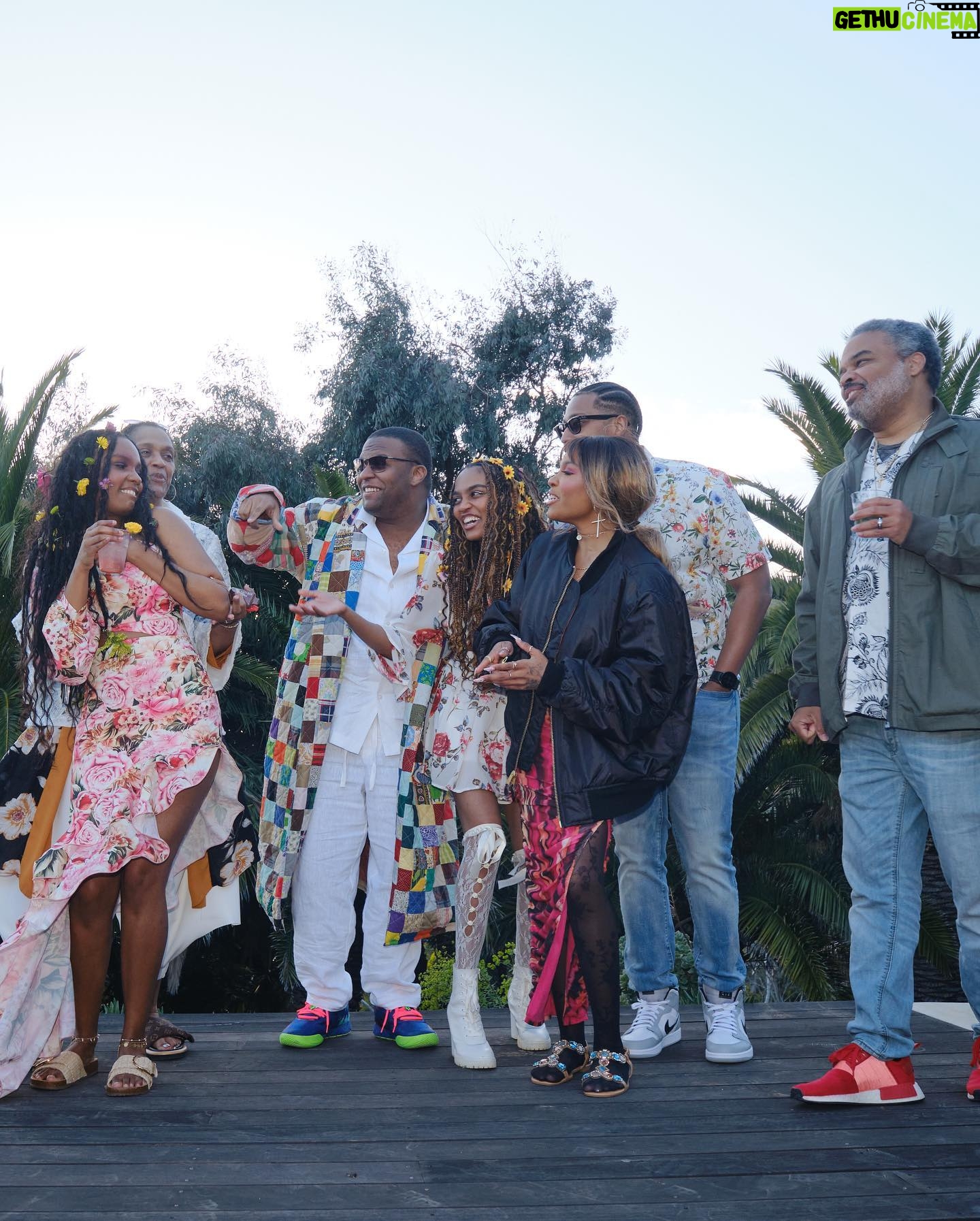 China Anne McClain Instagram - Family / Best Friends 🥰