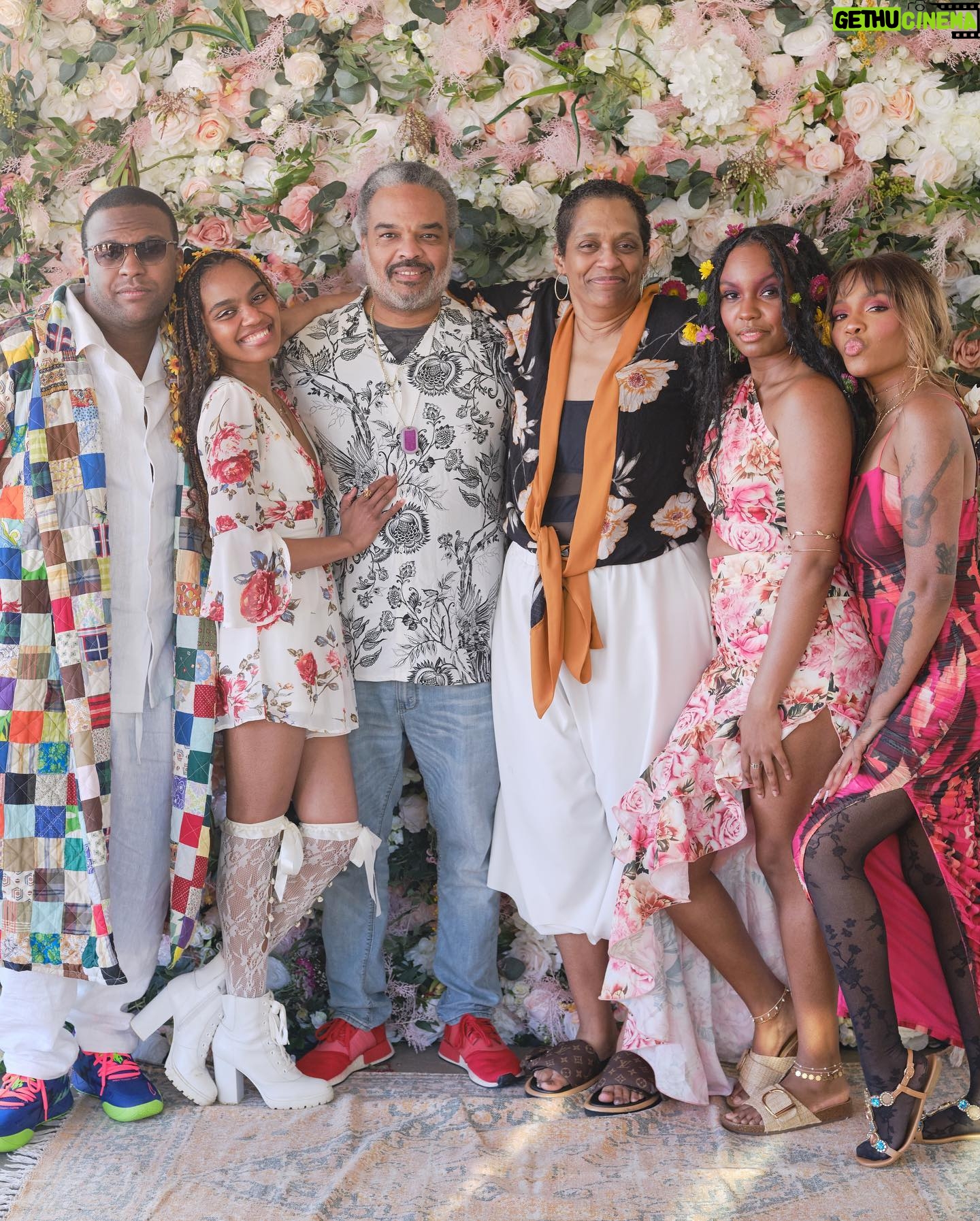 China Anne McClain Instagram - Family / Best Friends 🥰