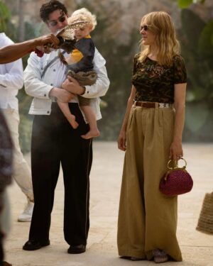 Chloë Sevigny Instagram - #fbf to holiday looks on a weekend getaway with @houseofwaris & @sabineheller hosted by @etereoauberge 
📸 @brinkleycapriola 
Shirt vintage @jeanpaulgaultier acquired at Wasteland SF vintage @tomford shades belt needlepoint #dancingbears gift from @haleywollens trousers and bag @maisonmargiela rubber slippers @yproject_official