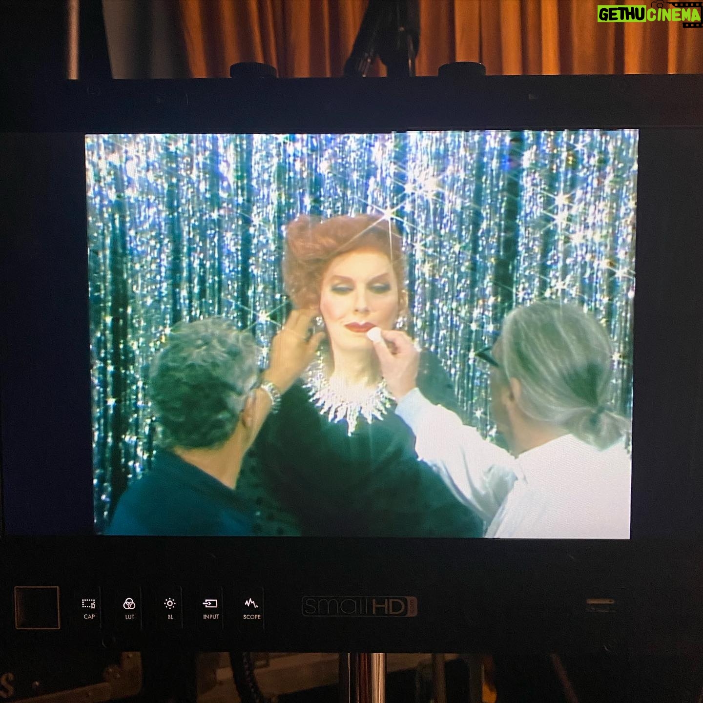 Chloë Sevigny Instagram - That’s a wrap!! Thank you to our amazing crew who worked above and beyond! @lypsinka #toxicfemininity #staytuned 💅🏻 @thenewgroupnyc @craigbutta @jjstratford @derekmclane @jeffmahshie and too many others! Please tag yourselves!