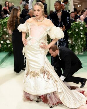 Chloë Sevigny Instagram - Thank you @anakhouri for inviting me as your guest to this years Met gala and outfitting me with your magical jewelry, no words for this necklace, ear cuff and rings. Custom repurposed Victorian gowns stirred up in a cauldron and stiched together into this masterpiece by the great @dilarafindikoglu 🥀
Styled by @haleywollens #haleywollens 
Make up @mollygreenwald using @diorbeauty 
Hair @mustafayanaz using @bumbleandbumble 
Thank you @voguemagazine @amanda.l.horton
📸 @dimitrioskphoto