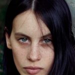 Chloë Sevigny Instagram – I ❤️ actresses #milenasmit and her stunning turn as Anna in the masterful Parallel Mothers by Almodóvar. #almodovarwomen So exciting to discover a young actress who feels so modern, dangerous, vulnerable, and wild.