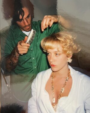 Chloë Sevigny Instagram - #vanityfair Oscar party #2002 #workingactress in vintage #hollyharp from @decadesinc and 70’s @bulgari jewels hair by @jaydiola make up @jilliandempsey 
2002, Halle Berry won best actress for Monsters Ball and Denzel for Training Day respectively.