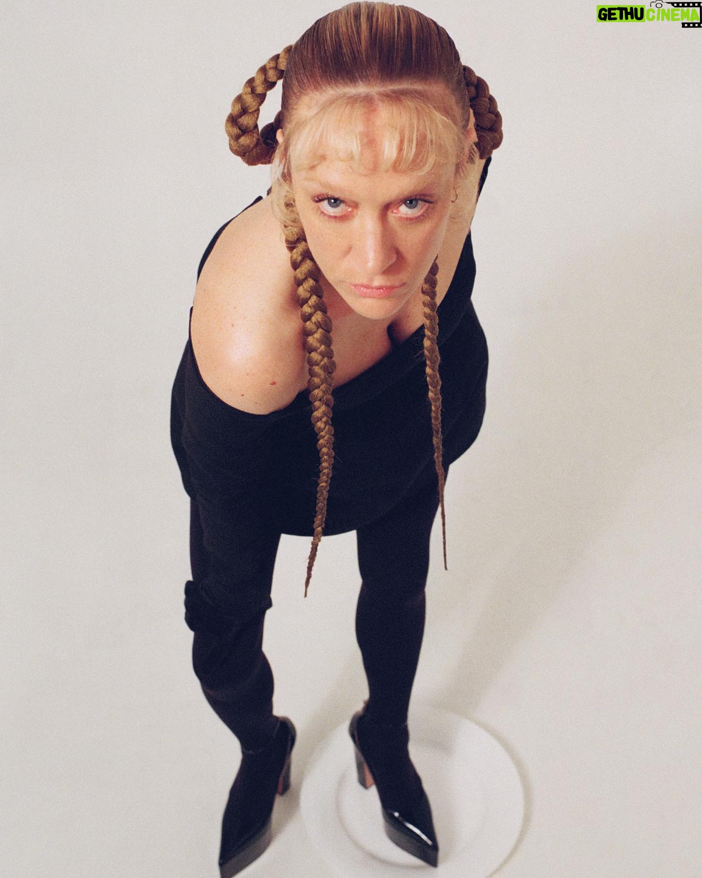 Chloë Sevigny Instagram - @purplefashionmagazine fashion served by @haleywollens @joeygeorge @emikaneko In @maisonvalentino