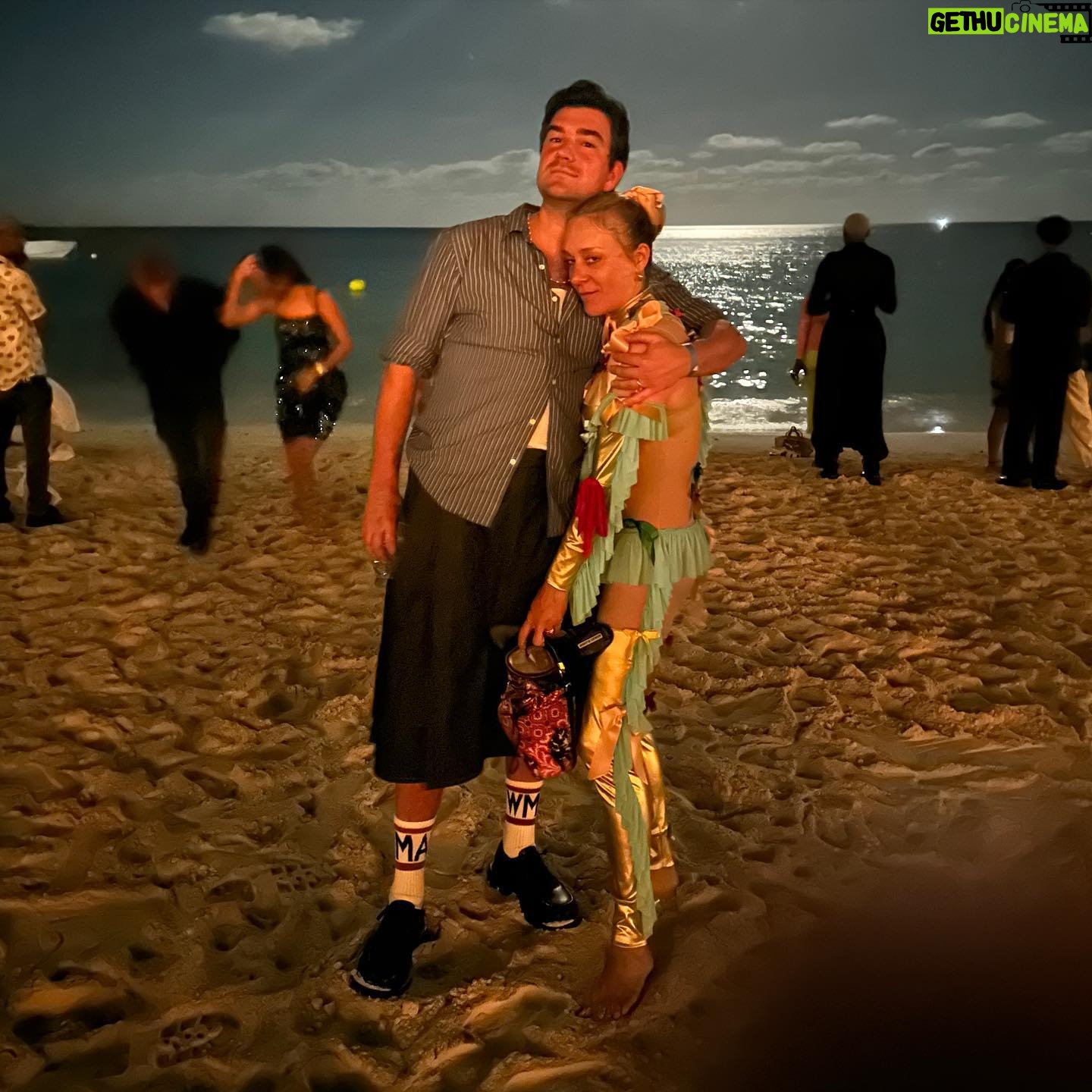 Chloë Sevigny Instagram - Take me back! New years with the @ladylange ‘S @palmheightsgc is there any availability? First photo by Vanja.