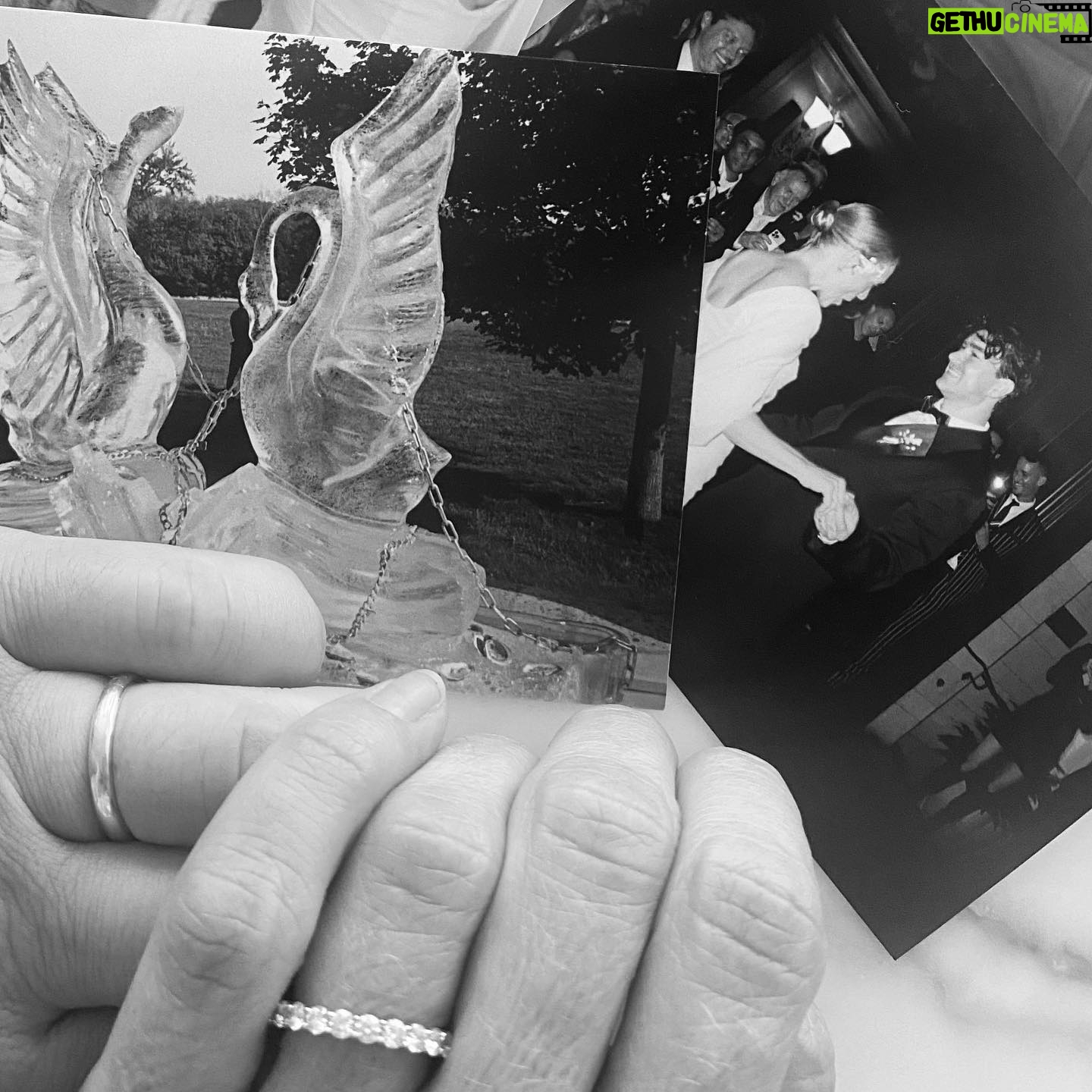 Chloë Sevigny Instagram - Thank you @tiffanyandco for our classic wedding bands. I took mine off the other day to apply sunscreen to my son. I stuck it in my pocket and forgot it was there. A month into marriage and I almost lost it. I hope replacements will be available in perpetuity. 👰💍🤵🏻♂️