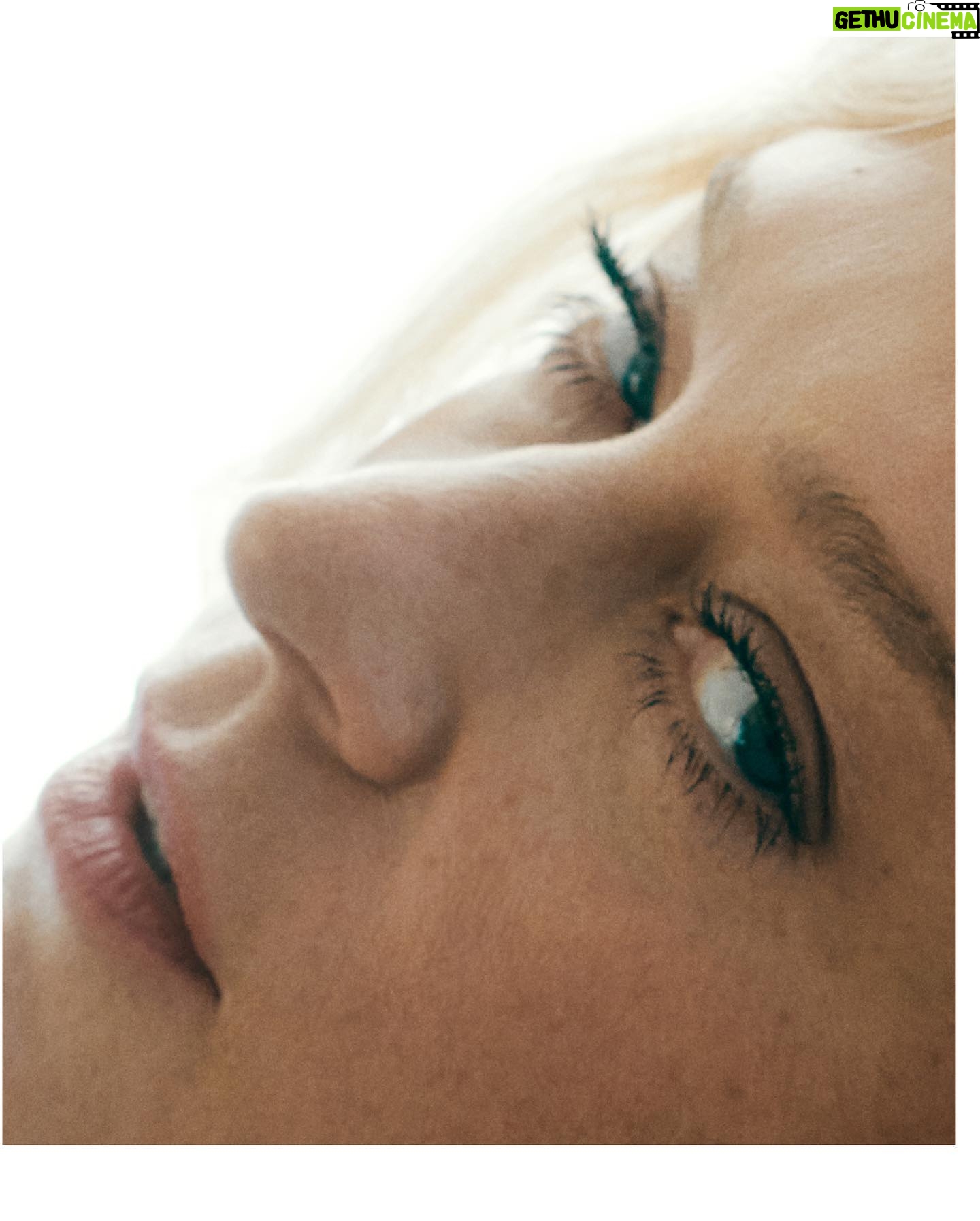 Chloë Sevigny Instagram - Always impressed with the incredible amount of work and craftsmanship that goes into a producing a photoshoot and magazine. Respect to this fantastic team and all the others out there. TTA23 - “Origins” Photographer: @alice_eneale Stylist: @clare_byrne Hair: @evaniefrausto Makeup: @emikaneko All clothing: @loewe @thetravelalmanac #thetravelalmanac #tta23 See you tonight @jonathan.anderson