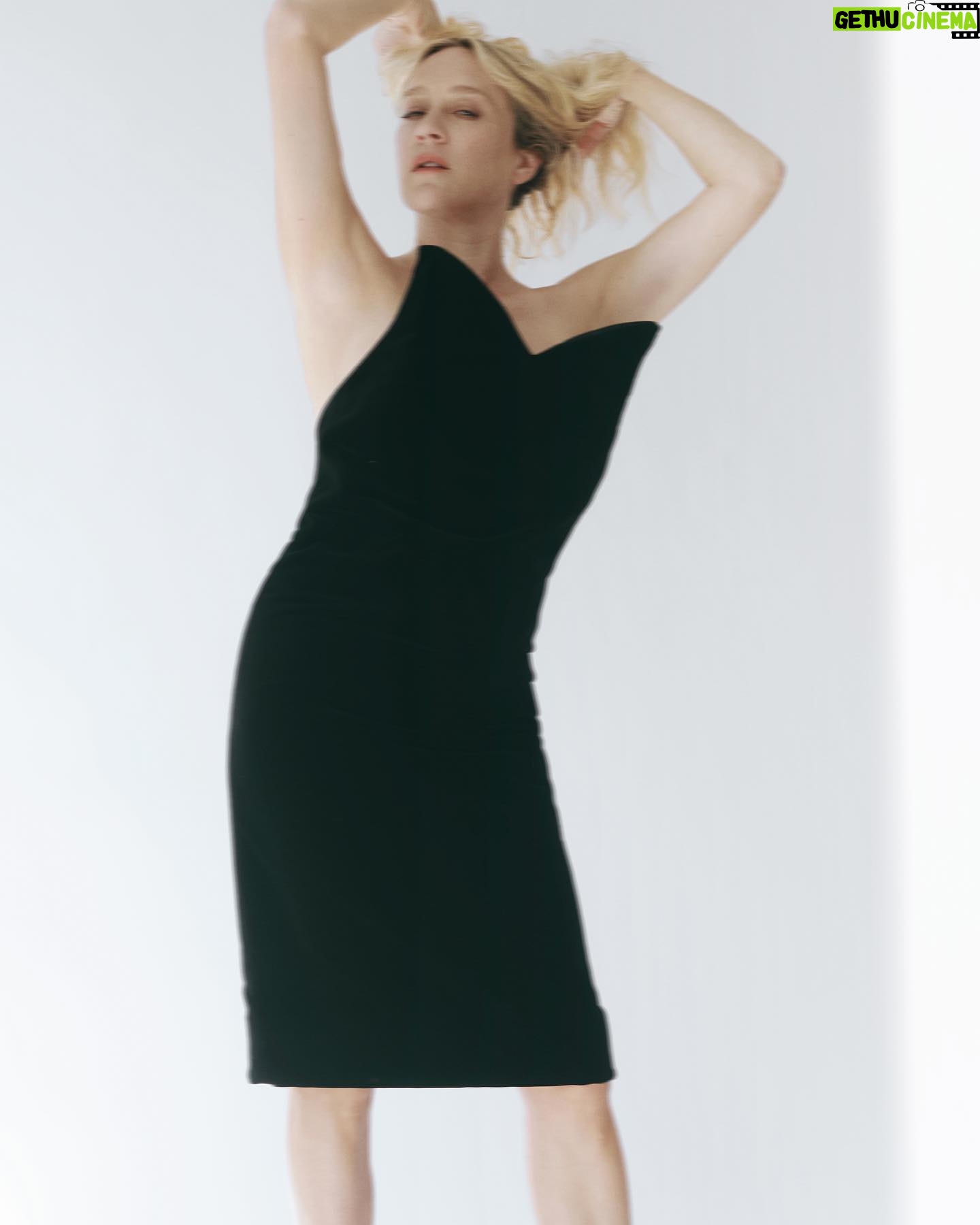 Chloë Sevigny Instagram - Always impressed with the incredible amount of work and craftsmanship that goes into a producing a photoshoot and magazine. Respect to this fantastic team and all the others out there. TTA23 - “Origins” Photographer: @alice_eneale Stylist: @clare_byrne Hair: @evaniefrausto Makeup: @emikaneko All clothing: @loewe @thetravelalmanac #thetravelalmanac #tta23 See you tonight @jonathan.anderson