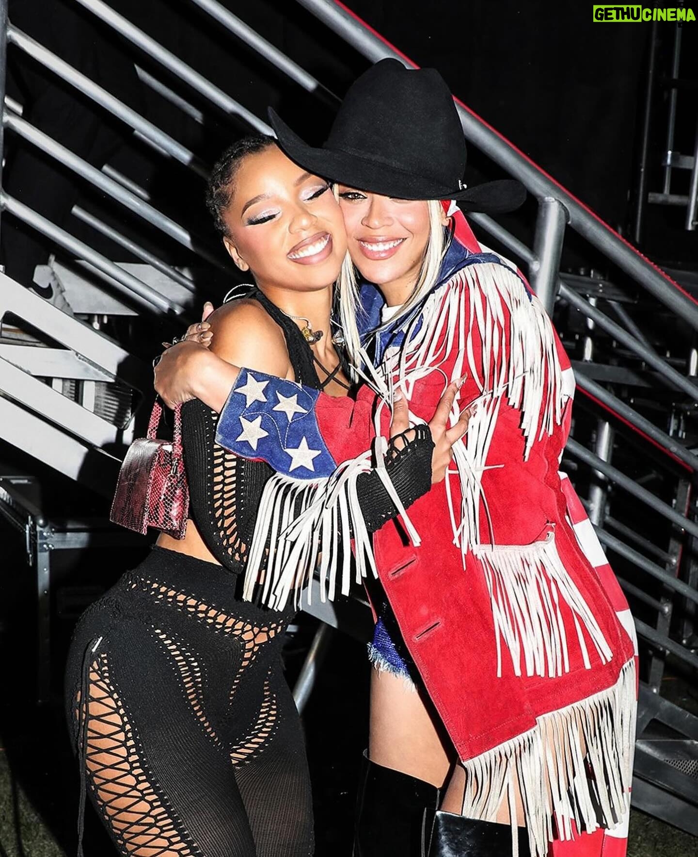 Chloe Bailey Instagram - i think i like this little life 🥹🥹 backstage after my Coachella set.. i love you forever @beyonce , so grateful you and @kellyrowland surprised me at my set. best feeling ever