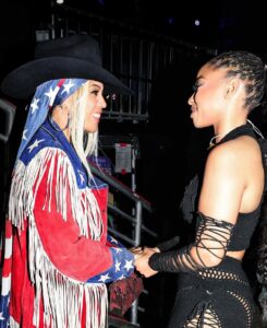 Chloe Bailey Instagram - i think i like this little life 🥹🥹 backstage after my Coachella set.. i love you forever @beyonce , so grateful you and @kellyrowland surprised me at my set. best feeling ever