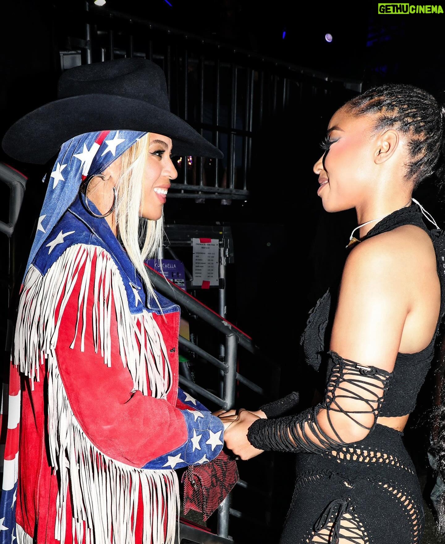 Chloe Bailey Instagram - i think i like this little life 🥹🥹 backstage after my Coachella set.. i love you forever @beyonce , so grateful you and @kellyrowland surprised me at my set. best feeling ever