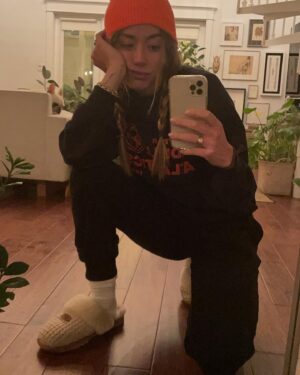 Chloe Bennet Instagram - frida is like, “no”