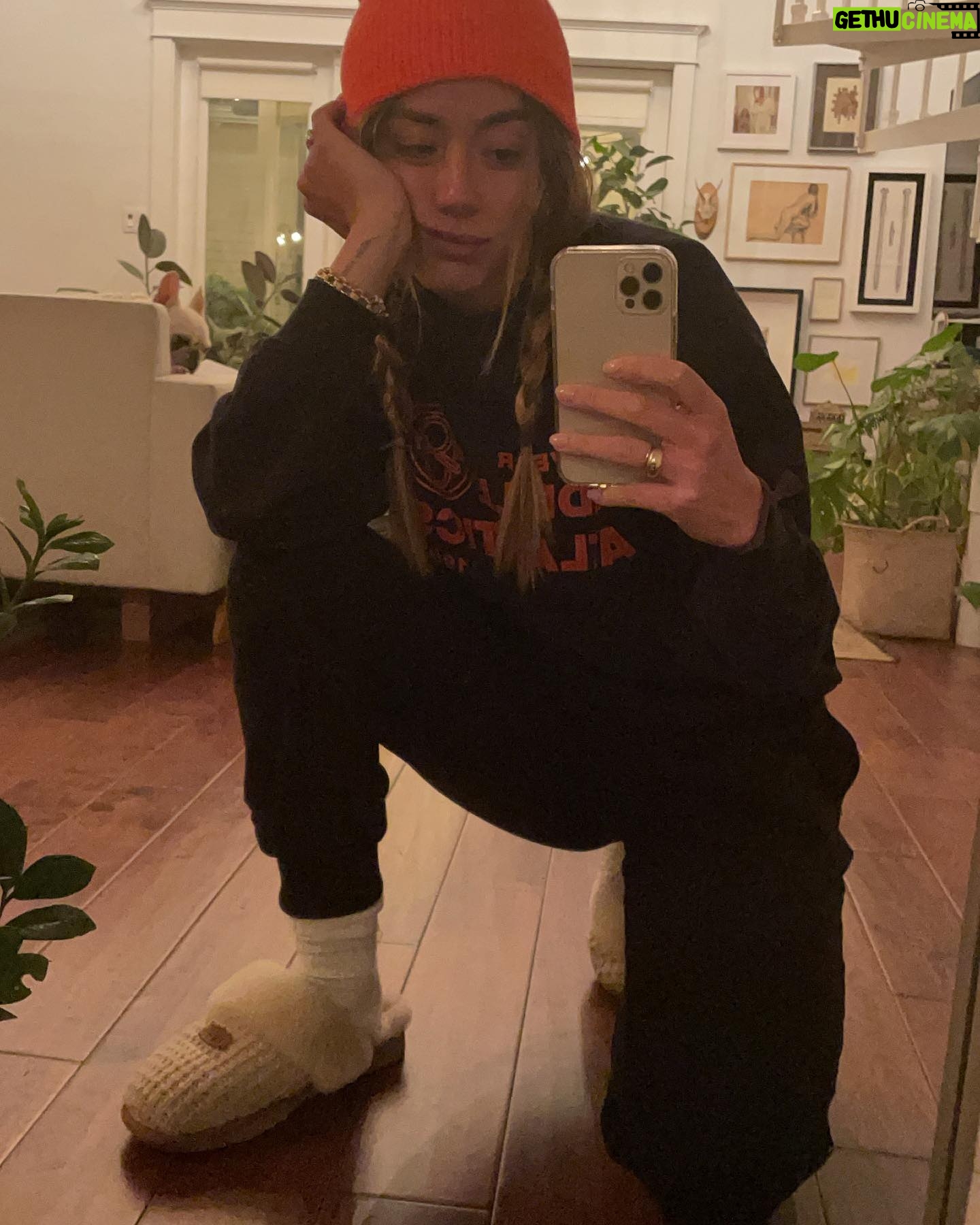 Chloe Bennet - 226K Likes - frida is like, “no”