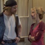 Chloe Fineman Instagram - Erin Brokovich (2000) @nbcsnl So cool to pay homage to my favorite movie ever. Written w/ @sk8rpunk69 and @alisonagates! @jodimancusohairdesign @broecker.t nailed the wigs/costumes. FULL SKETCH on YouTube! Shouts to @the.dialect.coach for helping w/ that Julia impression!