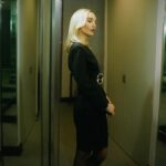 Chloe Fineman Instagram - It’s giving Vintage… 📸 @emjbhe Archival Mugler @vintagegrace styled by @yaelquint @bulgari @victoriabeckham @calzedonia Insane Glam @matthewmonzon @makeup.marc @jacobschwartzhair
