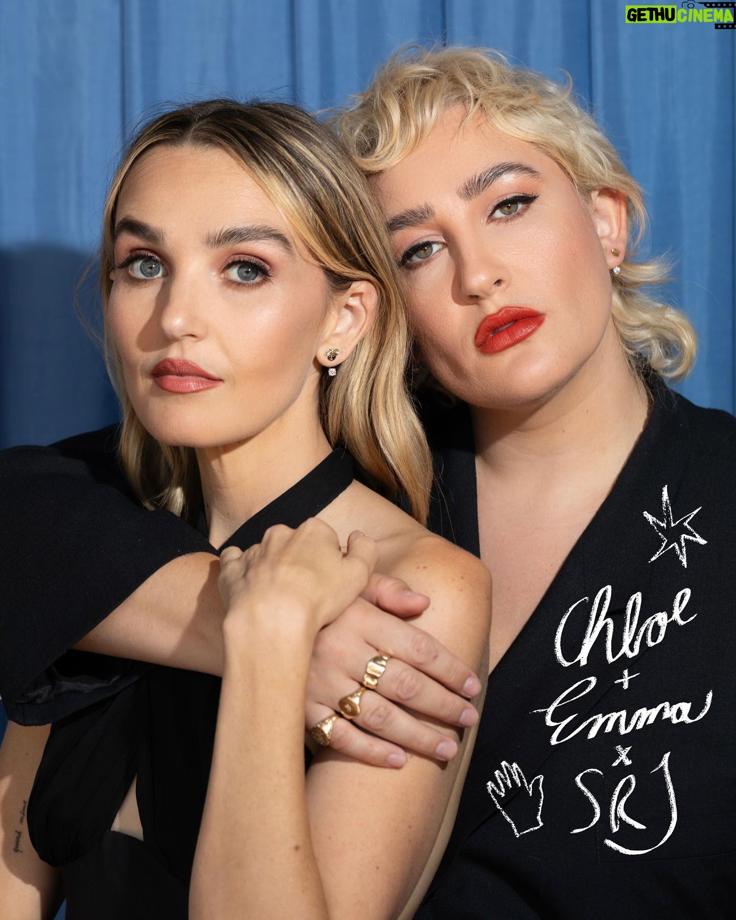 Chloe Fineman Instagram - Fineman Sisters X SRJ. A modern heirloom collection of diamond and pearl studs and earring jackets inspired by the sisters’ collective love of vintage style. Created in mind with the sister tradition of (let’s be honest) stealing from each other's closets. @chloeiscrazy & @emmafineman decided to settle the score by working with Sophie to design everyday statement pieces that can be swapped & shared to reflect their personal style. "We're 'dress for the occasion type bitches,' and with this collection, you can mix and match every piece to be perfectly styled from a wedding, or cocktail party, to every day just with jeans and a T-Shirt." Get to know the Fineman sisters and shop their collection via the link in bio & stories. 📷: @samhylton 💄: @janicedaoud @makeupbyarbella . . . . . . . . #sophieratner #sophieratnerjewelry #SRJ #collab #finejewelry #madeinnyc #sustainablefashion #chloefineman #emmafineman #finemansisters #pearlearring #earringjacket #diamondearring #baroque #baroquestyle #motherofpearl