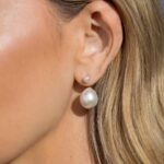 Chloe Fineman Instagram - Fineman Sisters X SRJ. A modern heirloom collection of diamond and pearl studs and earring jackets inspired by the sisters’ collective love of vintage style. Created in mind with the sister tradition of (let’s be honest) stealing from each other's closets. @chloeiscrazy & @emmafineman decided to settle the score by working with Sophie to design everyday statement pieces that can be swapped & shared to reflect their personal style. "We're 'dress for the occasion type bitches,' and with this collection, you can mix and match every piece to be perfectly styled from a wedding, or cocktail party, to every day just with jeans and a T-Shirt." Get to know the Fineman sisters and shop their collection via the link in bio & stories. 📷: @samhylton 💄: @janicedaoud @makeupbyarbella . . . . . . . . #sophieratner #sophieratnerjewelry #SRJ #collab #finejewelry #madeinnyc #sustainablefashion #chloefineman #emmafineman #finemansisters #pearlearring #earringjacket #diamondearring #baroque #baroquestyle #motherofpearl