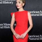 Chloe Fineman Instagram - ❤️ @amnh x @nbcsnl Thank you @broecker.t @sammybaebee for putting together this dream dress and my snl family @danielaznyc @jimmybegoode #renee for getting me ready between sketches 🤣 📸 @gettyentertainment