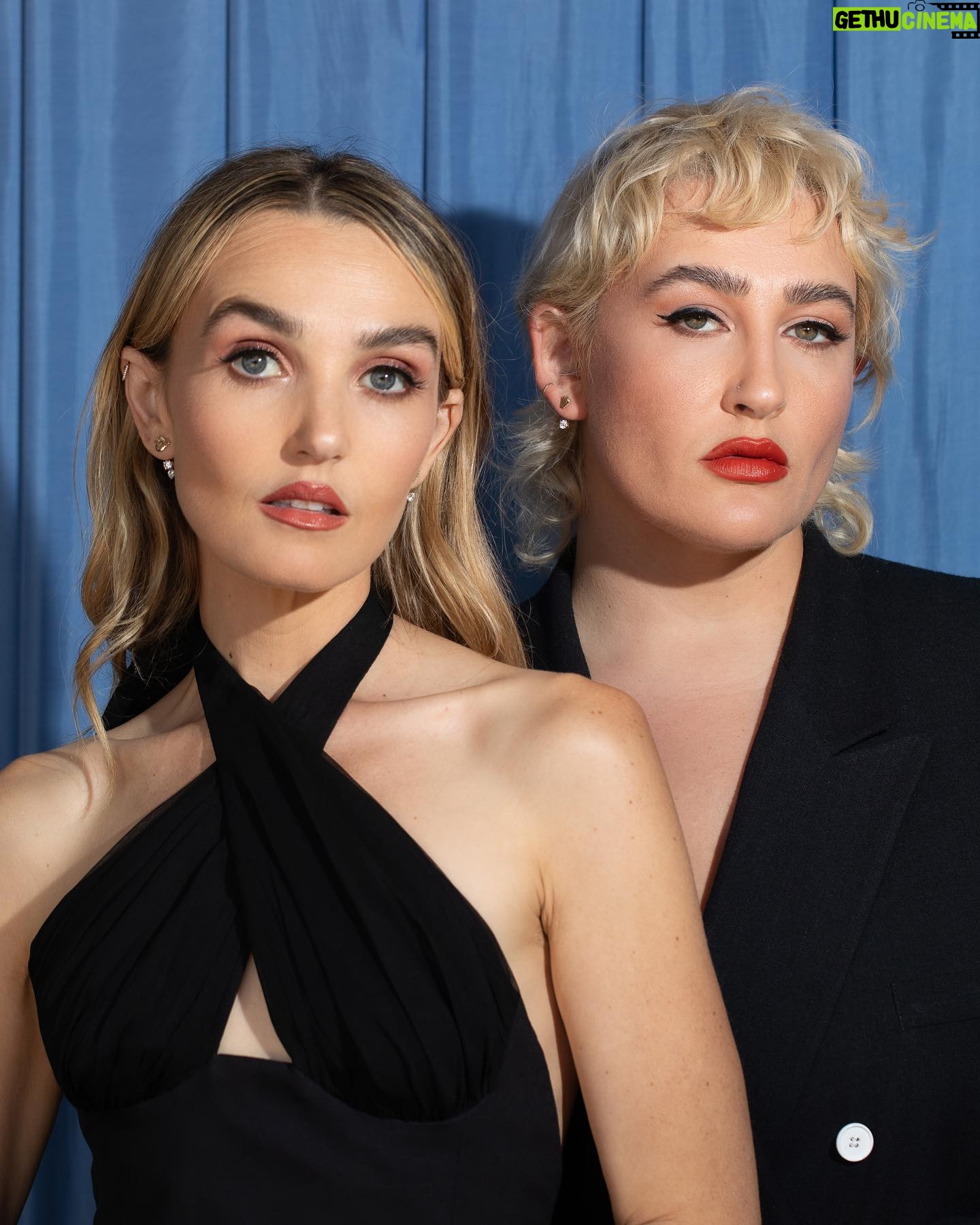 Chloe Fineman Instagram - Fineman Sisters X SRJ. A modern heirloom collection of diamond and pearl studs and earring jackets inspired by the sisters’ collective love of vintage style. Created in mind with the sister tradition of (let’s be honest) stealing from each other's closets. @chloeiscrazy & @emmafineman decided to settle the score by working with Sophie to design everyday statement pieces that can be swapped & shared to reflect their personal style. "We're 'dress for the occasion type bitches,' and with this collection, you can mix and match every piece to be perfectly styled from a wedding, or cocktail party, to every day just with jeans and a T-Shirt." Get to know the Fineman sisters and shop their collection via the link in bio & stories. 📷: @samhylton 💄: @janicedaoud @makeupbyarbella . . . . . . . . #sophieratner #sophieratnerjewelry #SRJ #collab #finejewelry #madeinnyc #sustainablefashion #chloefineman #emmafineman #finemansisters #pearlearring #earringjacket #diamondearring #baroque #baroquestyle #motherofpearl