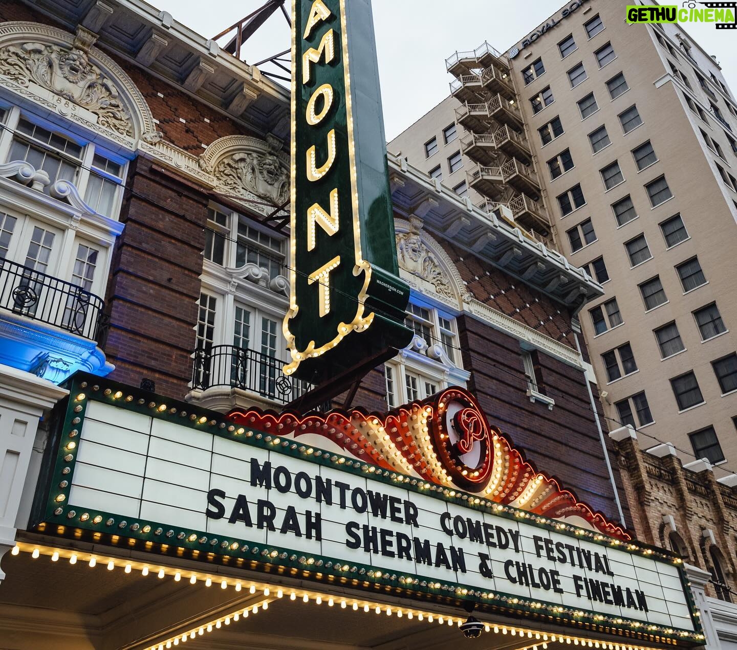 Chloe Fineman Instagram - AUSTIN !!! no offense but… we literally love you and we love your BBQ 🤠🥫thanks to @moontowercomedy @paramountaustin for letting us freak it, and thanks to @sk8rpunk69 for being brave enough to host a show featuring the two craziest b-words alive 😂 📸 @rachelparkerpix 📸 who had fun at the show???