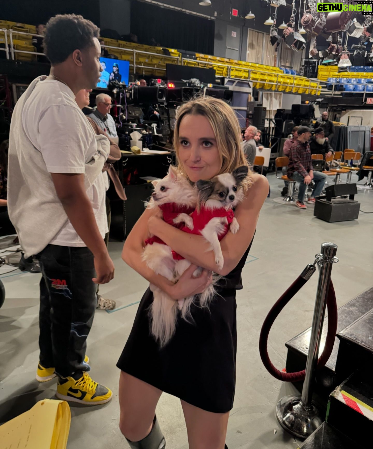 Chloe Fineman Instagram - That’s a wrap on @nbcsnl Season 49!!!!!