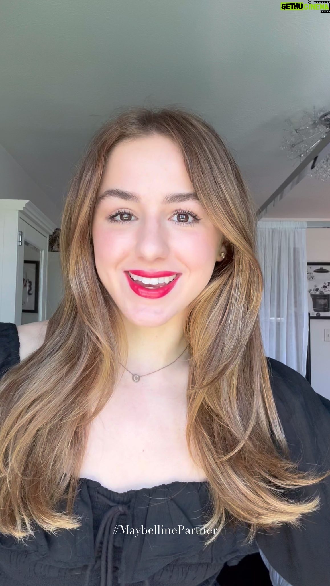 Chloe Lukasiak Instagram - Watch me recreate my “Red Queen” look from #DanceMoms with @maybelline. #ad ♥️♣️ Also make sure you go to the Lifetime App for exclusive Dance Moms content from the Reunion!! #MaybellinePartner #LifetimePartner #GRWM #DanceMomsReunion