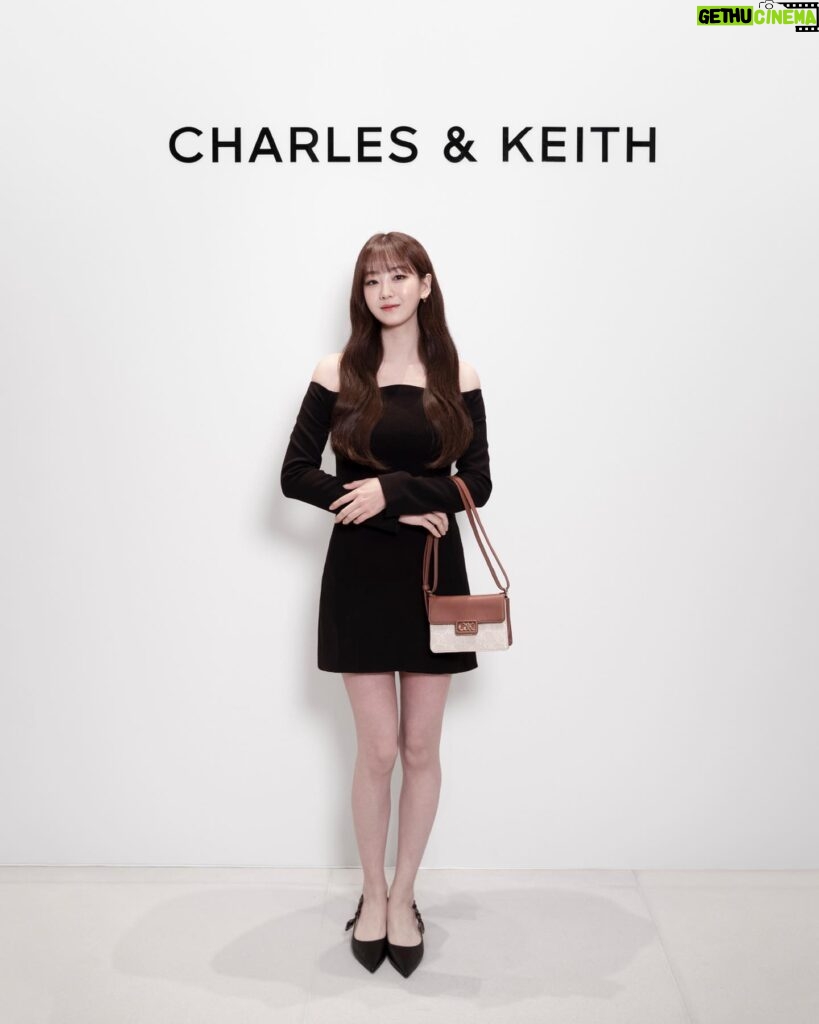 Cho Yi-hyun Instagram - @yihyun_1208 made a special appearance at the opening party of CHARLES & KEITH’s brand-new Shibuya flagship, wearing the elegant accessories from their L’initial range. #CharlesKeithLinitial #CharlesKeithSS24 #ImwithCharlesKeith Products featured: Leather Ruched-Strap Slingback Pumps Leather & Canvas Two-Tone Boxy Bag