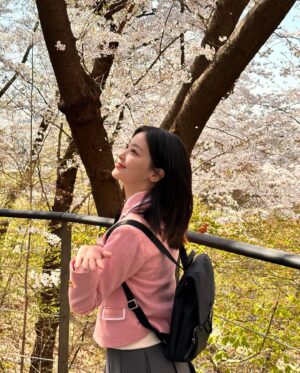 Choi Hee-jin Instagram - 감사합니다✨✨
로얄로더와 희주에게 보내주신 마음 오랫동안 늘 간직할게요 
🥹🫶🏻
또 만나요 안녕 :) love you💛