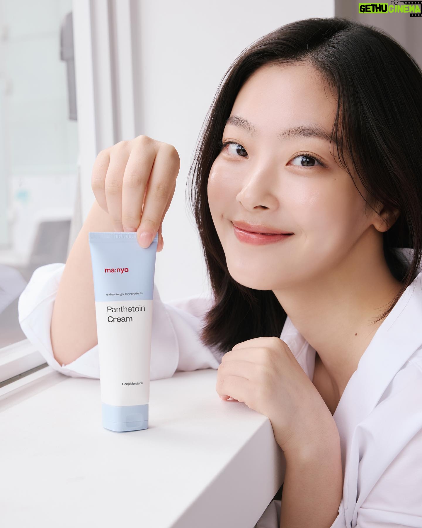 Choi Hee-jin Instagram - @manyoofficial 평소에도 자주 사용하던 브랜드와 함께하게 되어서 행복합니다!☺️ 마녀공장 많이 사랑해주세요💙