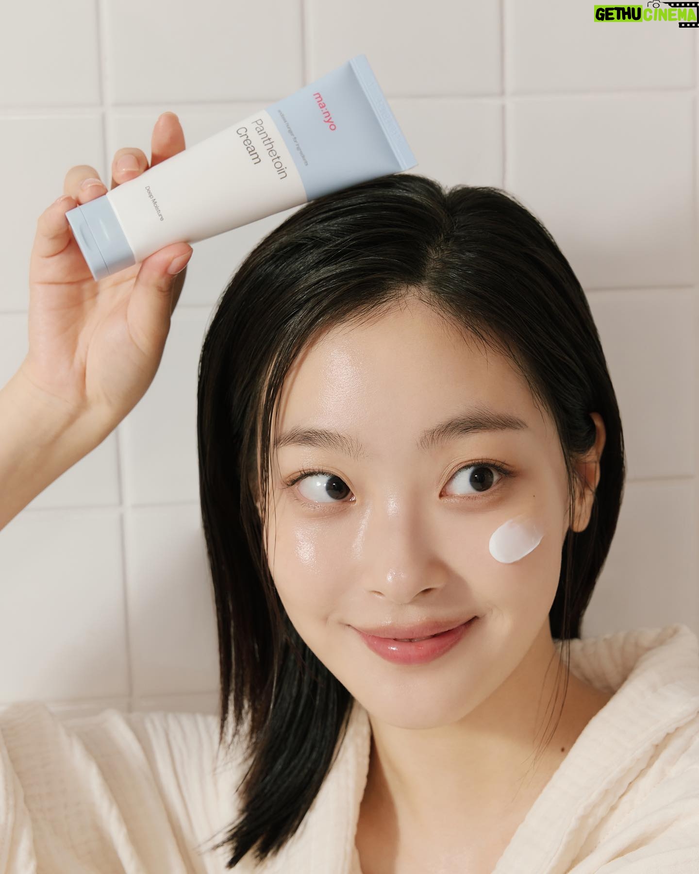 Choi Hee-jin Instagram - @manyoofficial 평소에도 자주 사용하던 브랜드와 함께하게 되어서 행복합니다!☺️ 마녀공장 많이 사랑해주세요💙