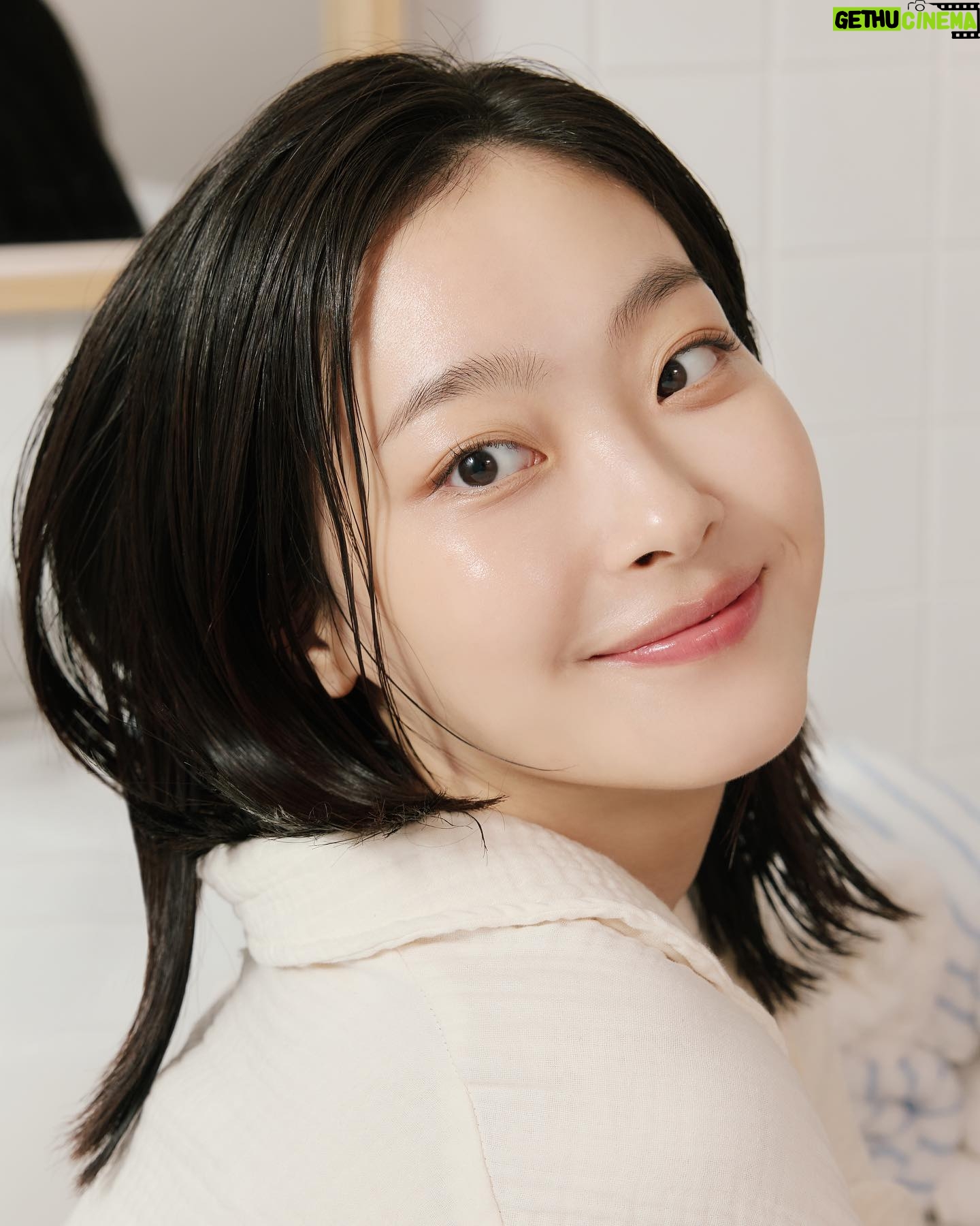 Choi Hee-jin Instagram - @manyoofficial 평소에도 자주 사용하던 브랜드와 함께하게 되어서 행복합니다!☺️ 마녀공장 많이 사랑해주세요💙