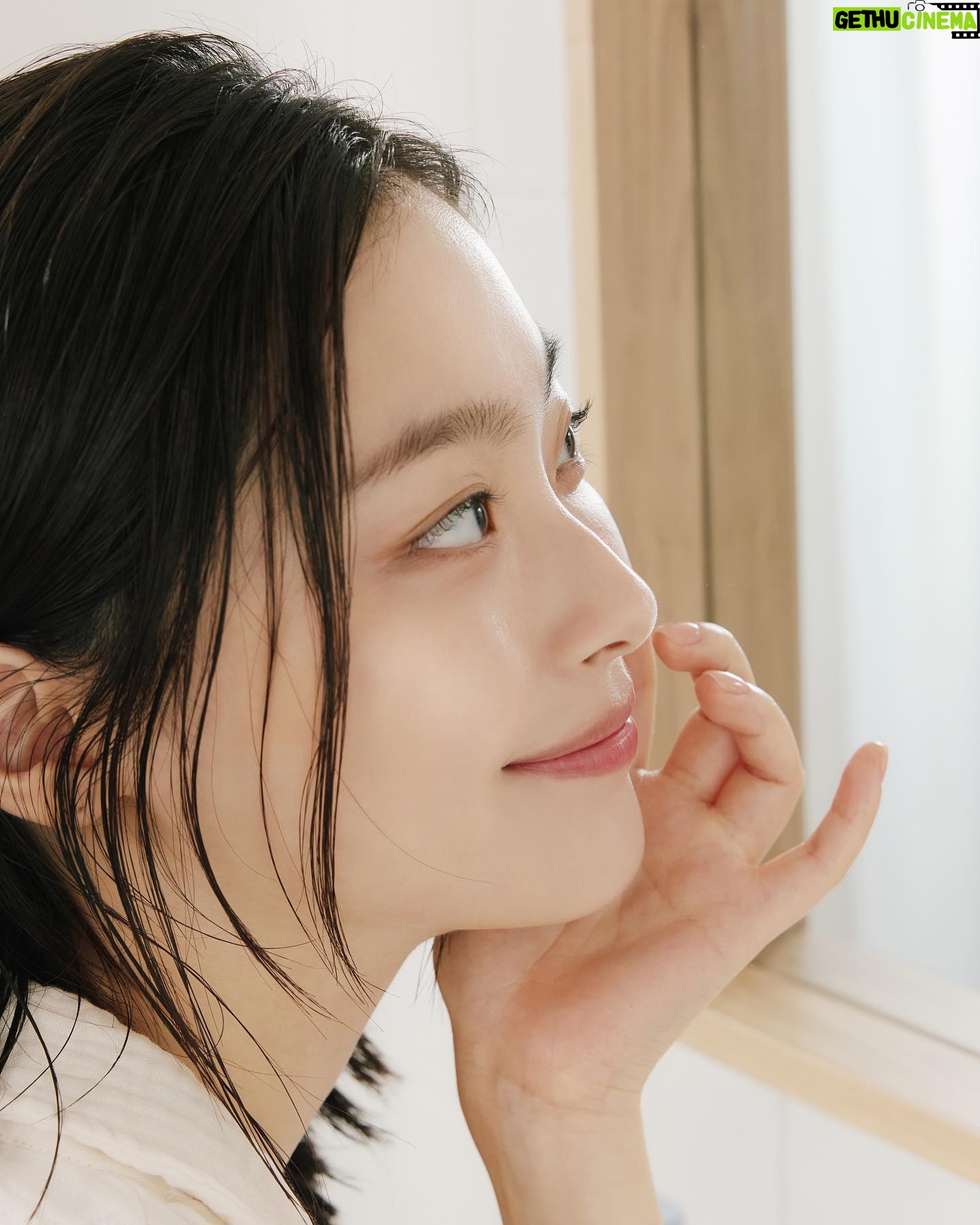 Choi Hee-jin Instagram - @manyoofficial 평소에도 자주 사용하던 브랜드와 함께하게 되어서 행복합니다!☺️ 마녀공장 많이 사랑해주세요💙