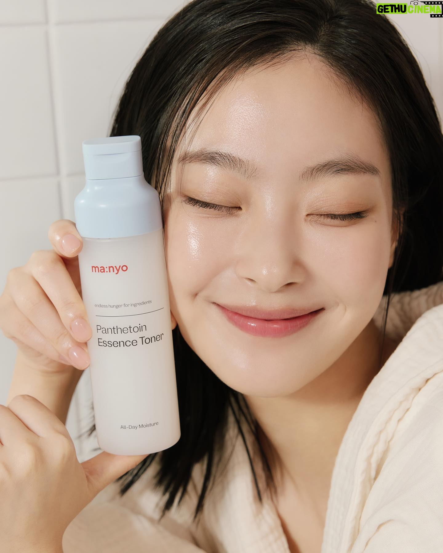 Choi Hee-jin Instagram - @manyoofficial 평소에도 자주 사용하던 브랜드와 함께하게 되어서 행복합니다!☺️ 마녀공장 많이 사랑해주세요💙