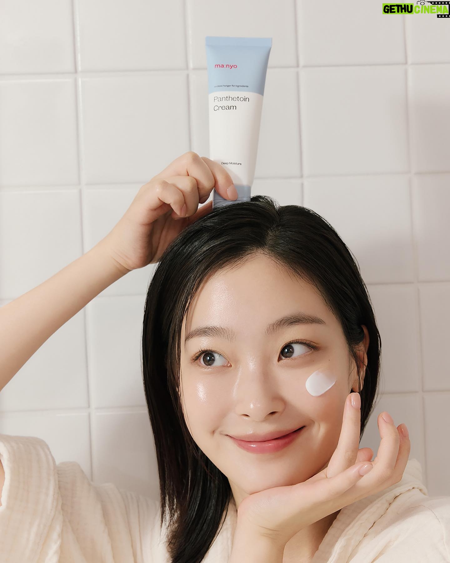 Choi Hee-jin Instagram - @manyoofficial 평소에도 자주 사용하던 브랜드와 함께하게 되어서 행복합니다!☺️ 마녀공장 많이 사랑해주세요💙