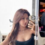 Choi Soo-young Instagram - An elegant history of sheer magic💎🤍 @Swarovski #Swarovski #SwarovskiCreatedDiamonds #SwarovskiGalaxy