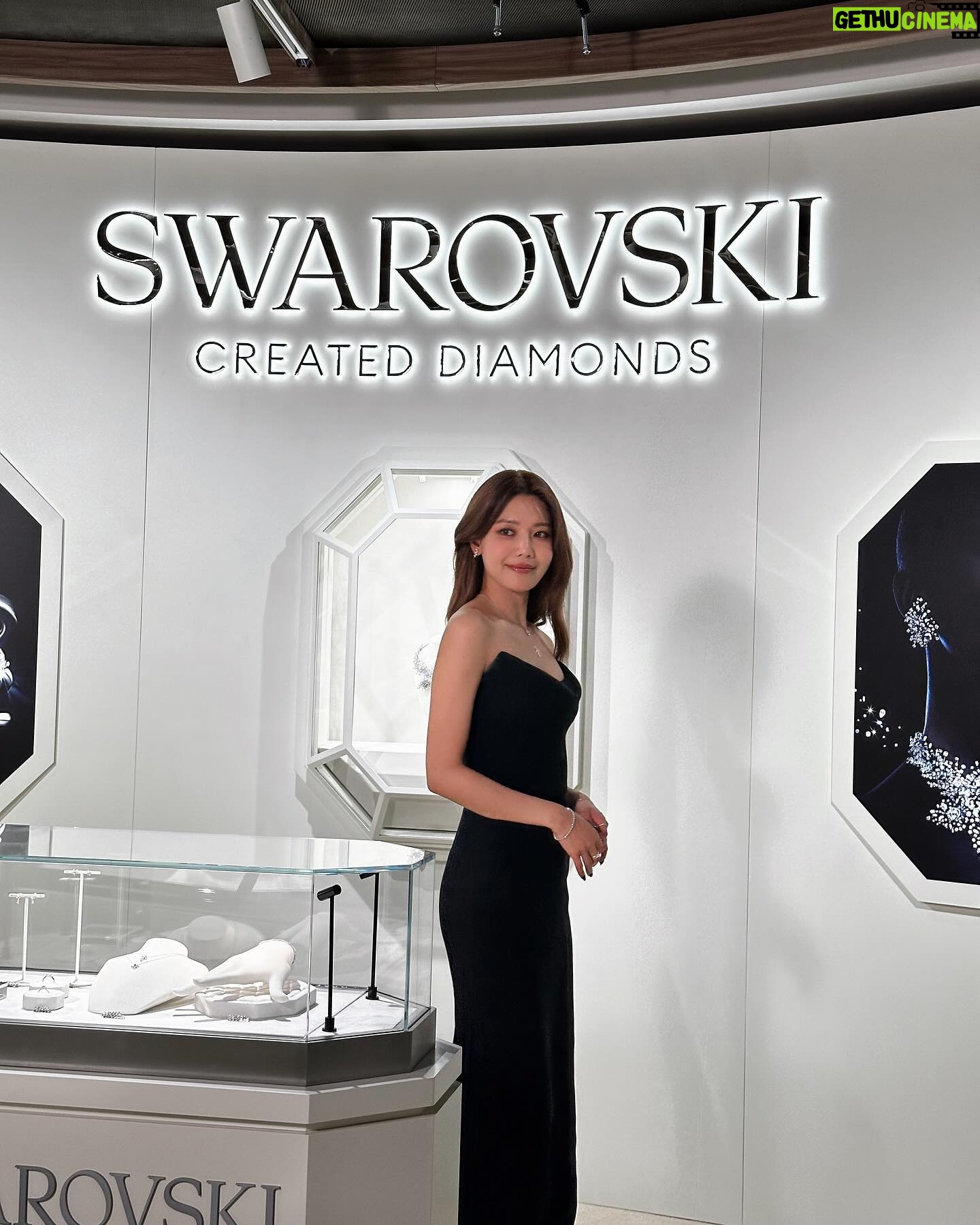 Choi Soo-young Instagram - An elegant history of sheer magic💎🤍 @Swarovski #Swarovski #SwarovskiCreatedDiamonds #SwarovskiGalaxy