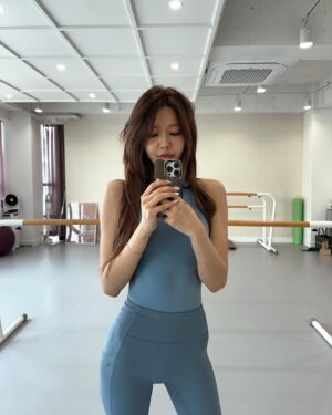 Choi Soo-young Instagram - 🩰🙂‍↔️