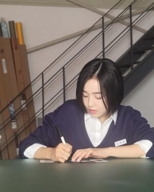 Choi Ye-bin Instagram - 윤서가 그린 정원 그림✏️
