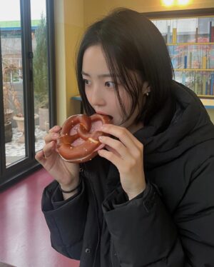 Choi Ye-bin Instagram - @discoveryexpedition_kr 
#디스커버리패딩 #디스커버리롱패딩 #레스터g패딩