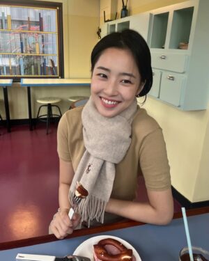 Choi Ye-bin Instagram - @discoveryexpedition_kr 
#디스커버리패딩 #디스커버리롱패딩 #레스터g패딩