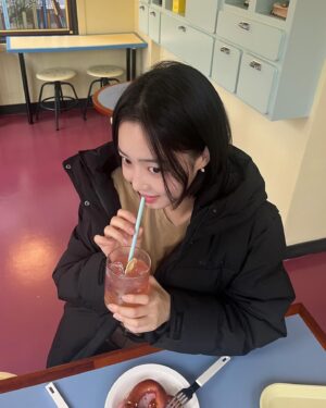 Choi Ye-bin Instagram - @discoveryexpedition_kr 
#디스커버리패딩 #디스커버리롱패딩 #레스터g패딩