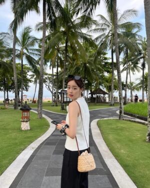 Choi Ye-bin Instagram - 먹고 먹고 또 먹고🐽 

#clubmed #클럽메드